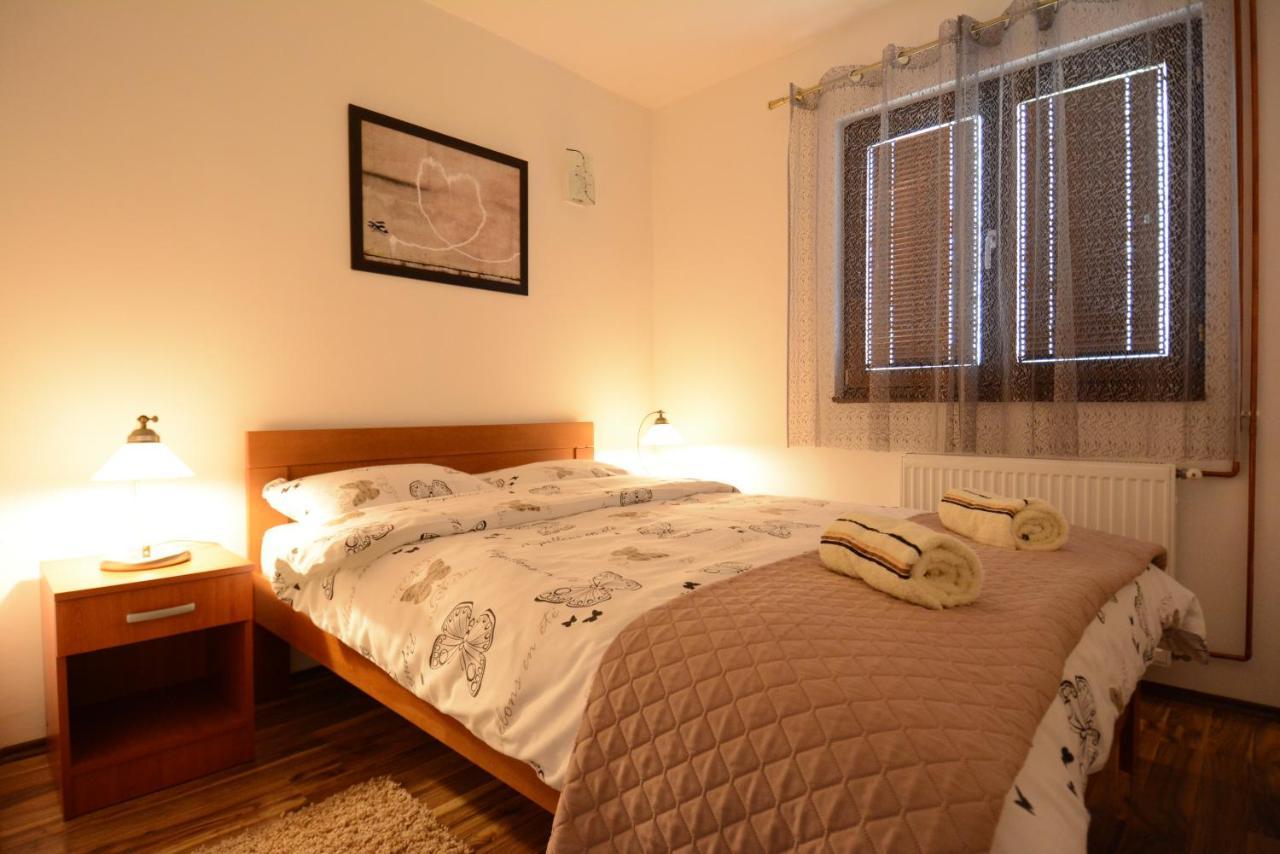 Apartmani Ogi I Ana バイナ・バシュタ エクステリア 写真
