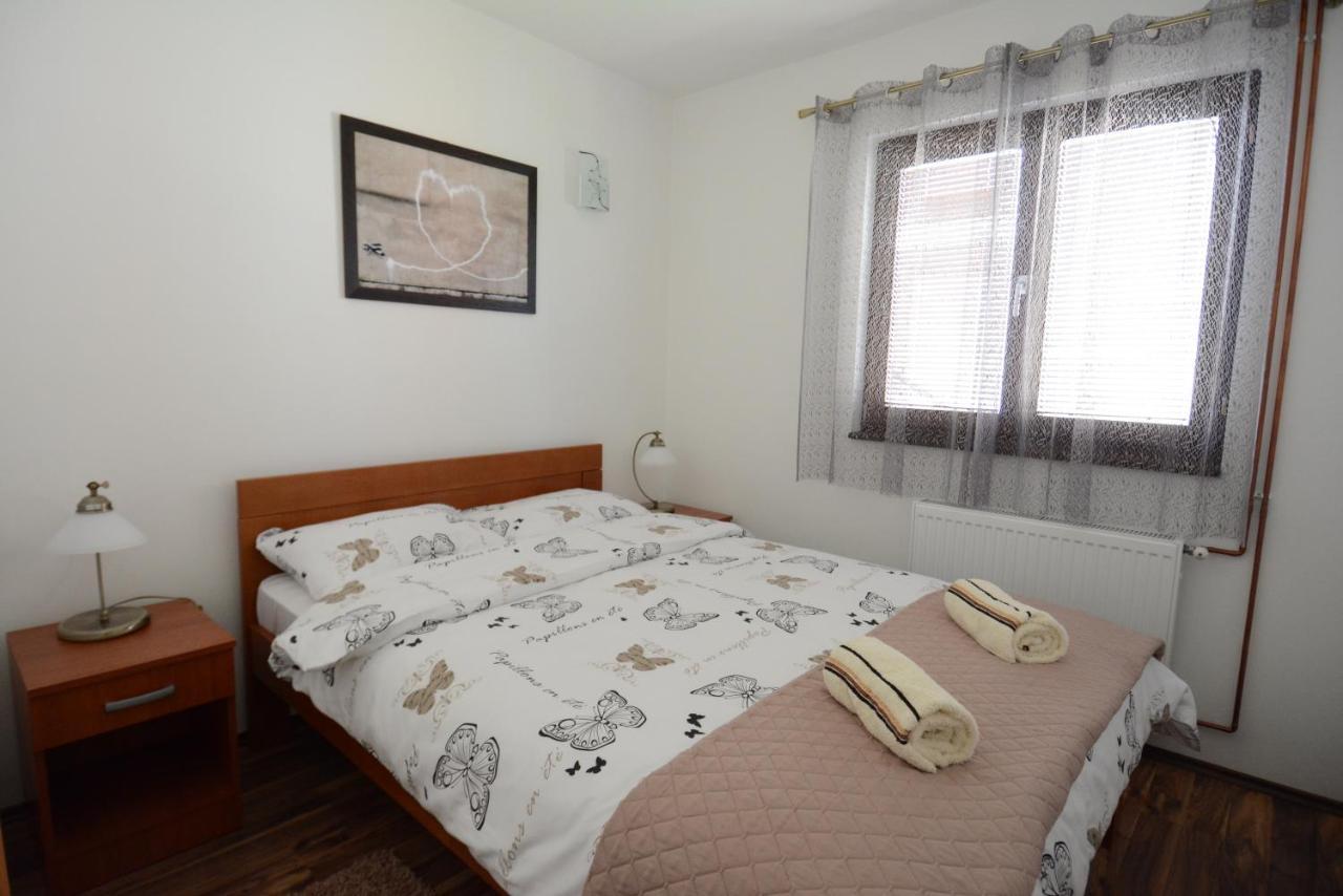 Apartmani Ogi I Ana バイナ・バシュタ エクステリア 写真